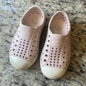 Native milk pink shoe C7